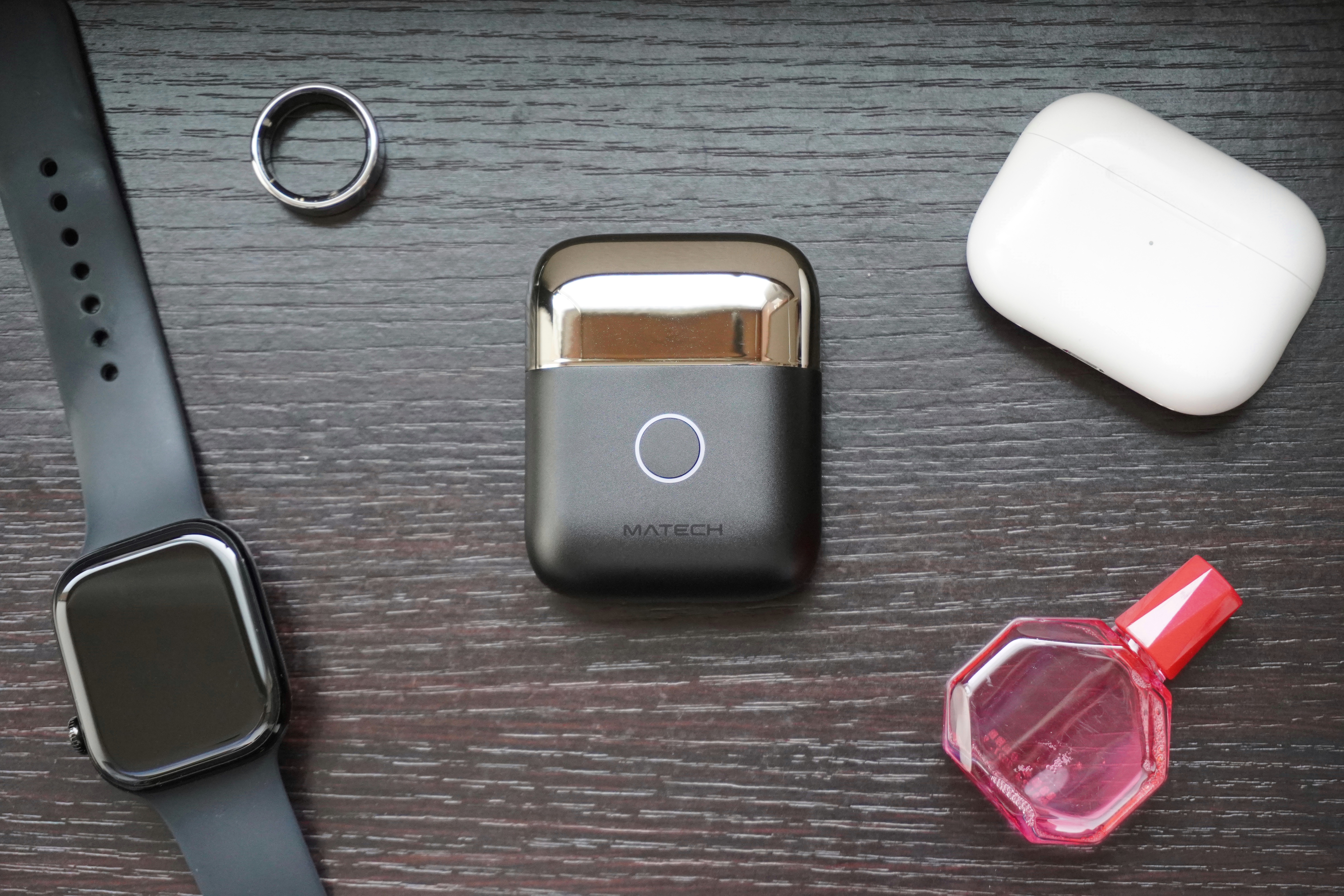 小さいは正義。AirPodsサイズの電動シェーバーで旅行のヒゲストレスが消える