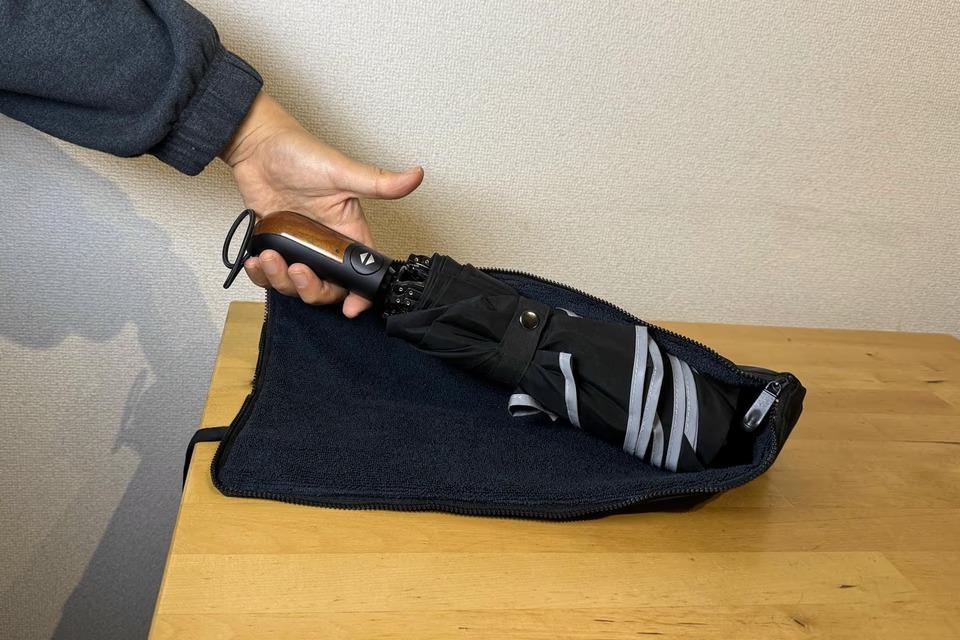 折りたたみ傘の「たたむの面倒くさい問題」に終止符を打つ1本