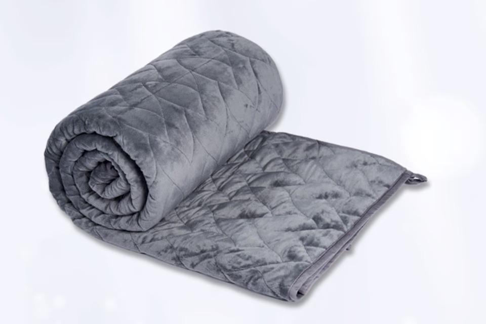 眠れない夜、原因は掛け布団の“重み”かも。新常識のウェイトブランケット