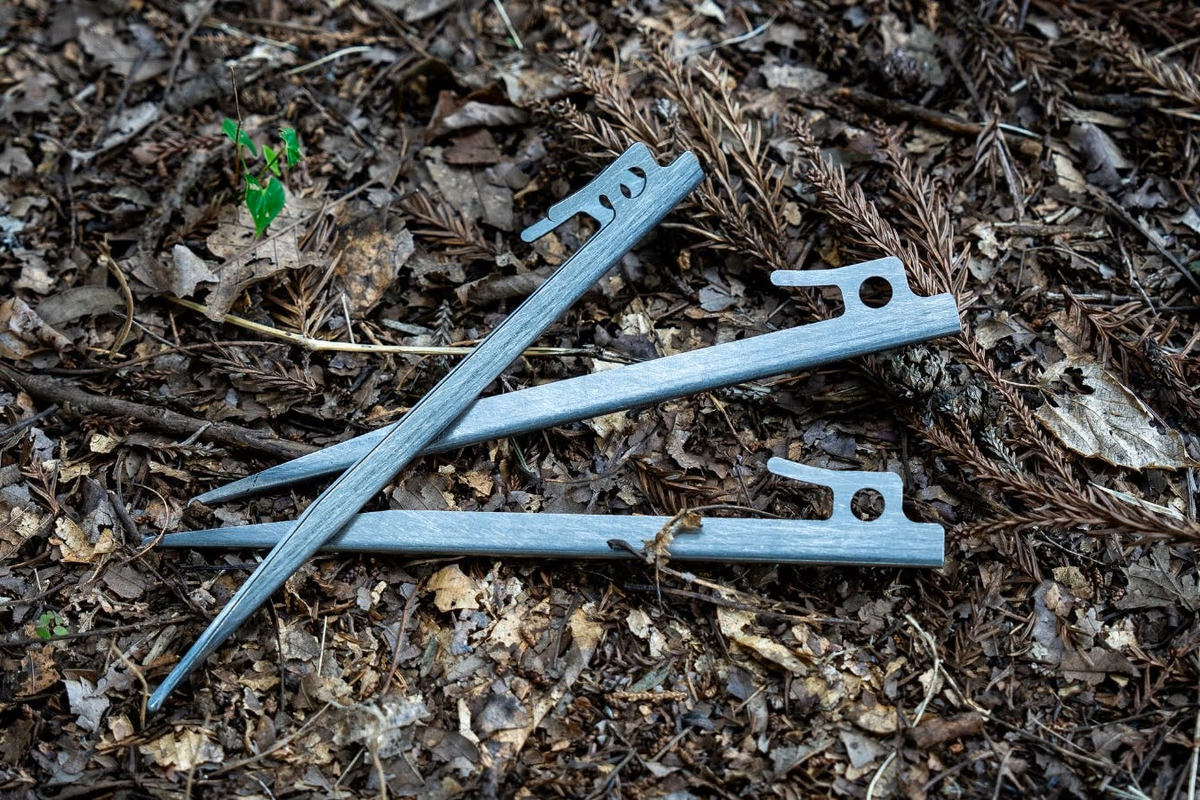 撤収がラクになるチタンペグ、見つけた。重ねられる“1mmの工夫”が地味に効く