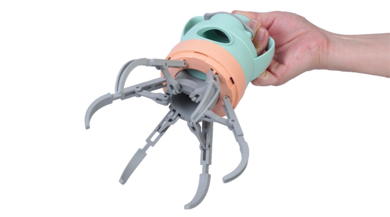 まるでクレーンゲーム。犬の散歩に便利なうんち拾い機