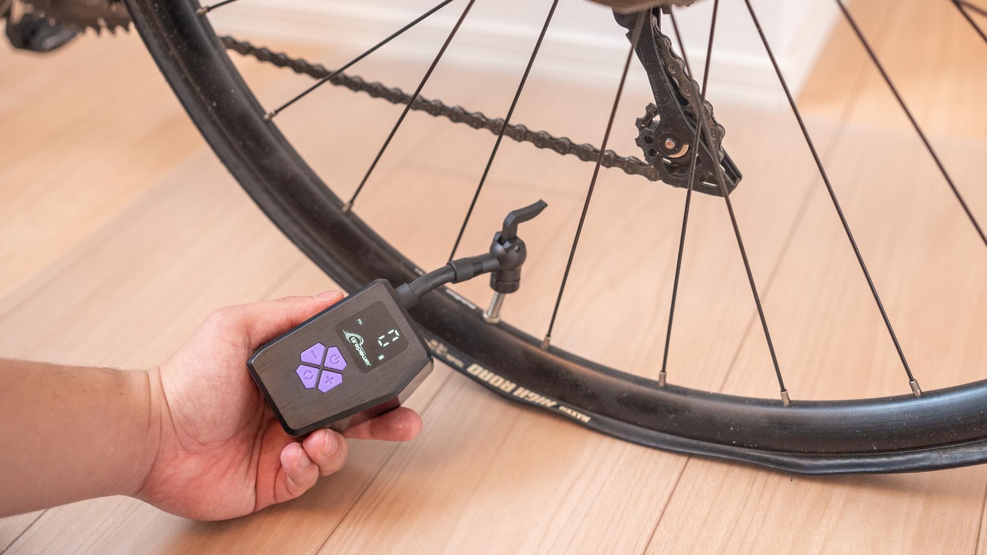 もう手動空気入れには戻れない。自転車乗りはサドルポーチに忍ばせと