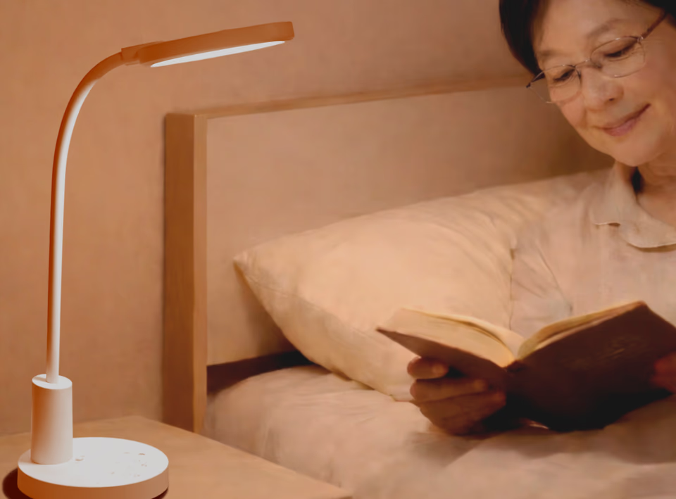 一家に一台あっていい。電気がなくても点灯する、充電機能付きデスクライト