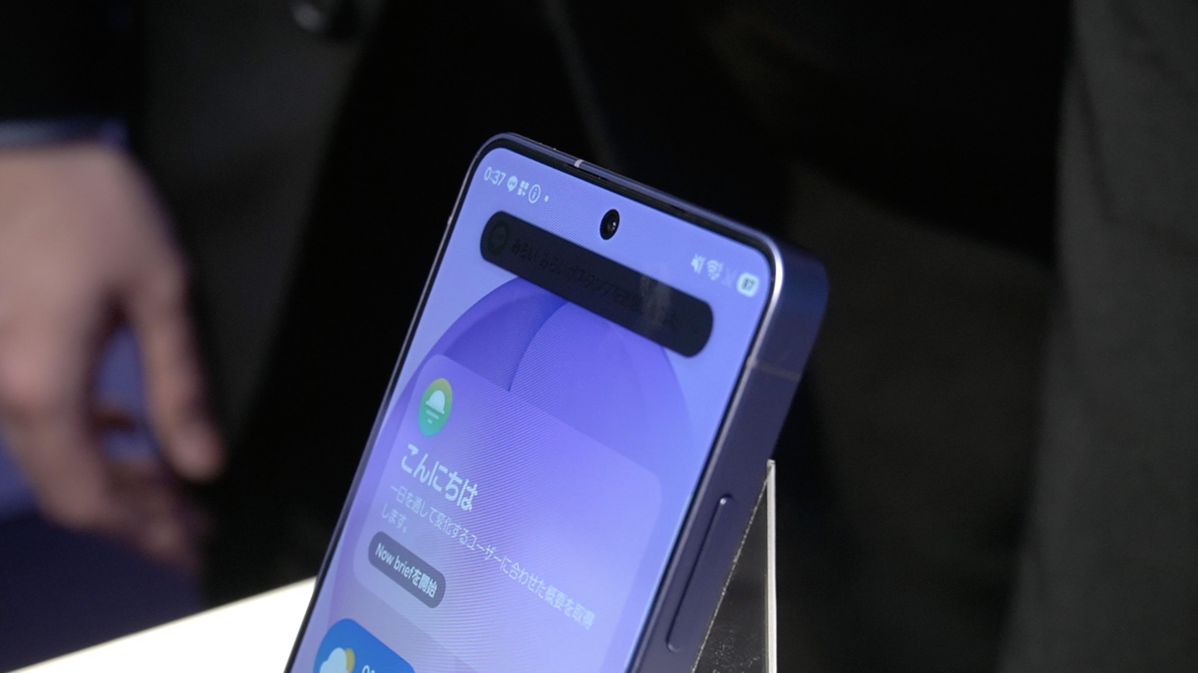 狙った場所だけ真っ黒に。手品みたいな「Galaxy S26 Ultra」プライバシーディスプレイ