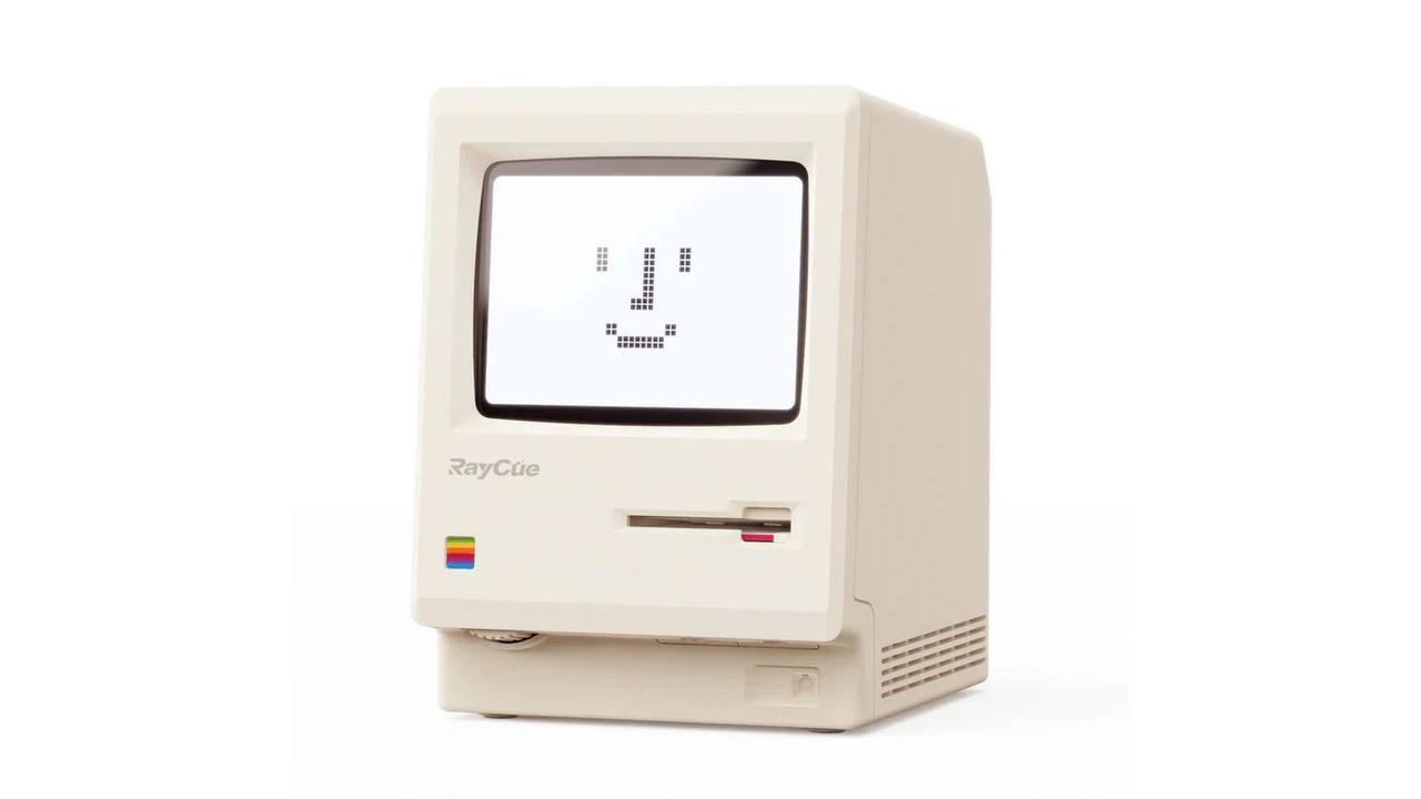 面倒くささまで完全再現。フロッピーで起動する｢初代Mac型時計 