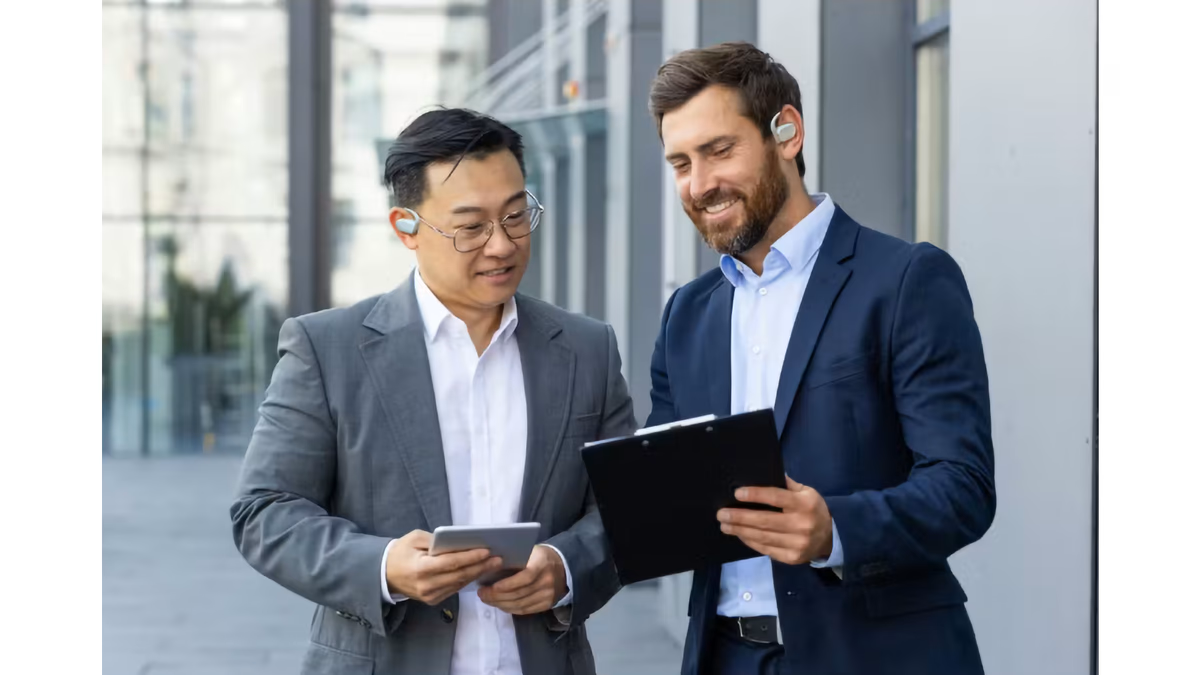 もう「えっと……」で止まらない。話すだけで訳してくれる翻訳イヤホン「Wooask M9」