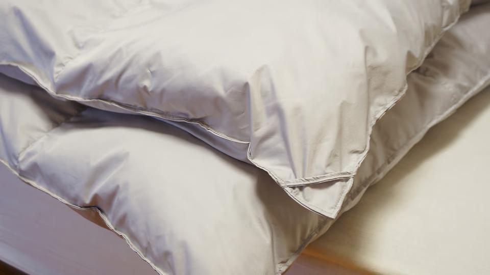 寒さで夜中に目が覚める人たちへ。 保温率93%を超えるこの布団をぜひ