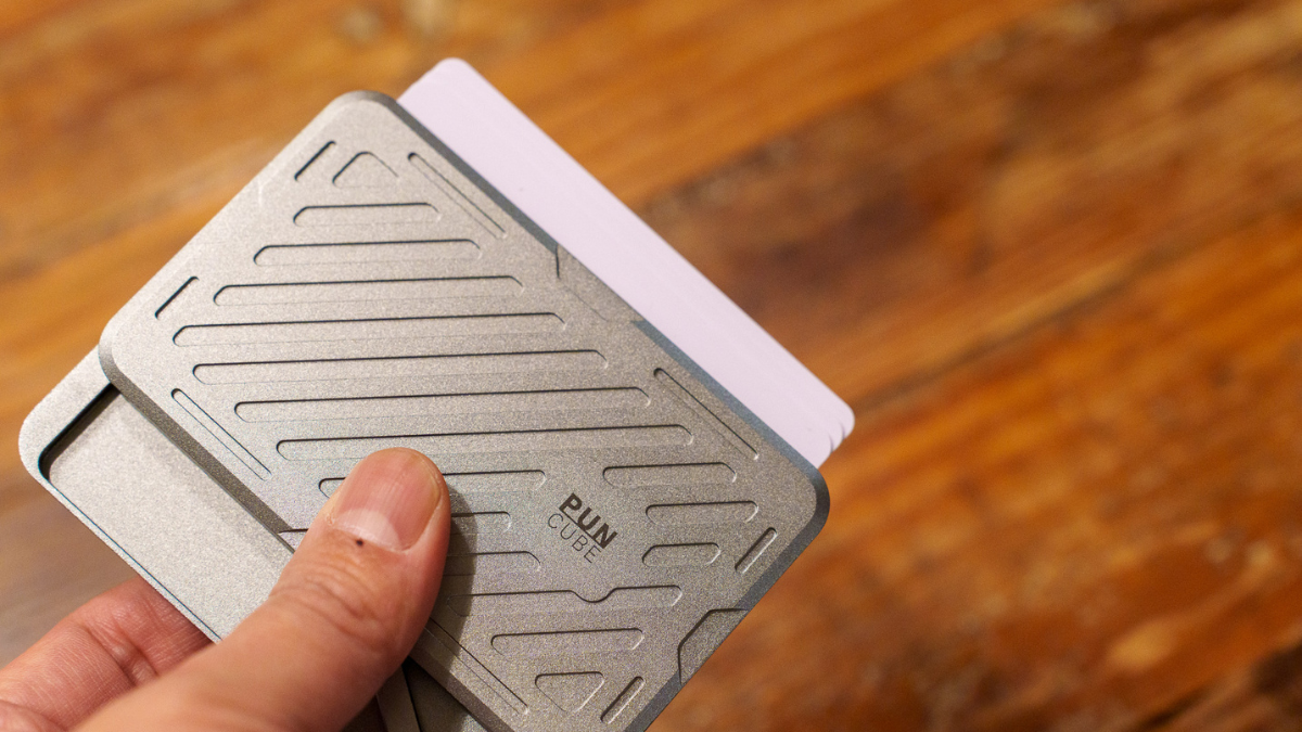 ミニ財布に“フィジェットトイ感”を。「Mech Wallet」のスライドが想像以上に気持ちいい