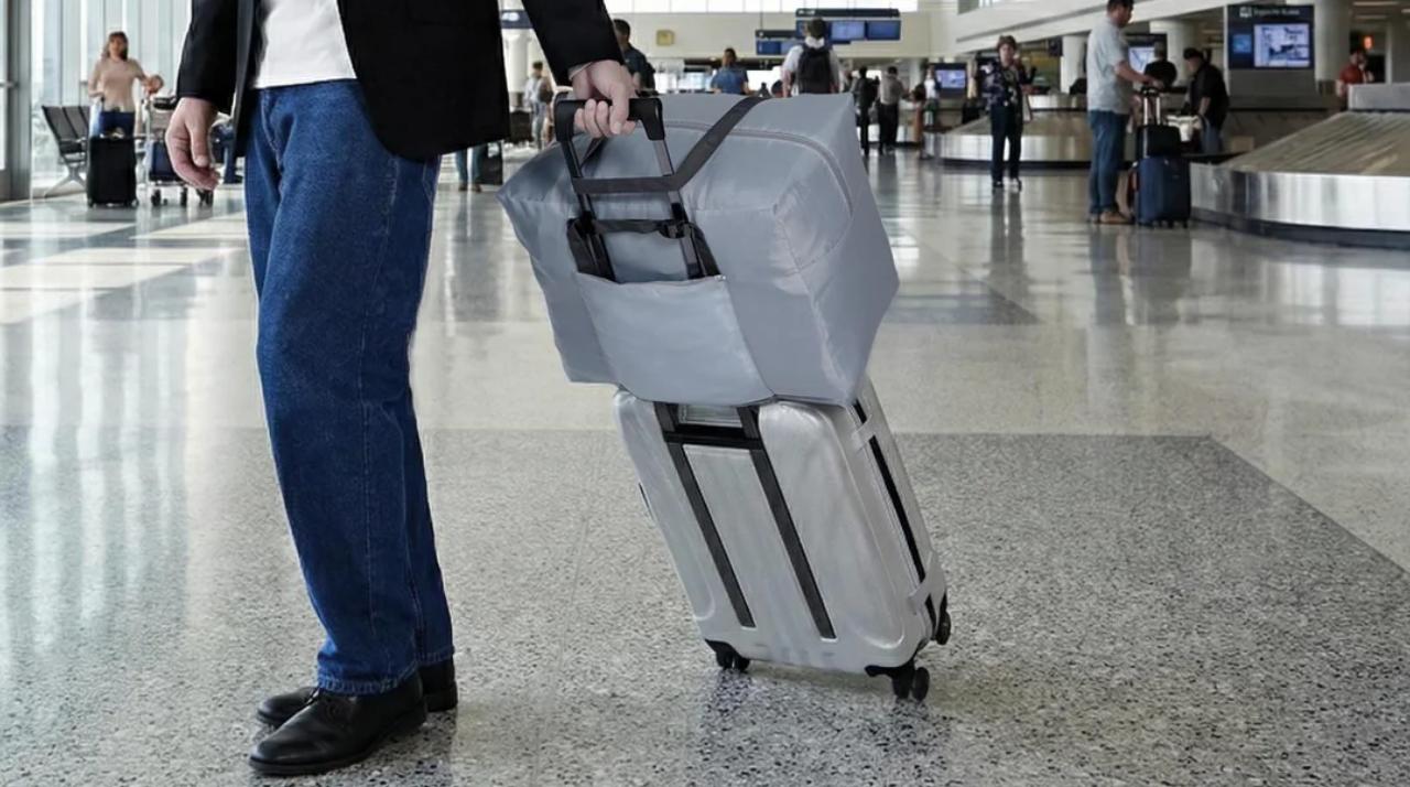 スーツケースと合体する「ズレない」キャリーオンバッグが万能すぎる