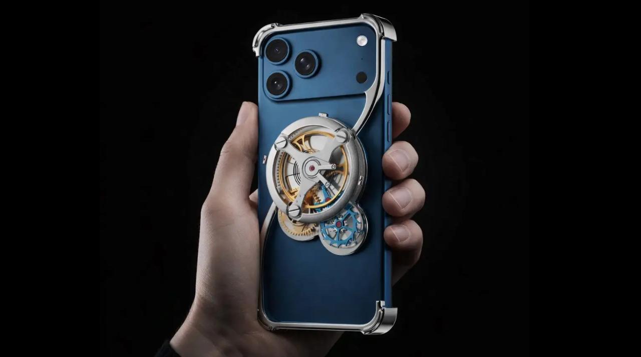 時刻表示はないけどロマンは回る。機械式時計のデザインを流用したiPhoneケース