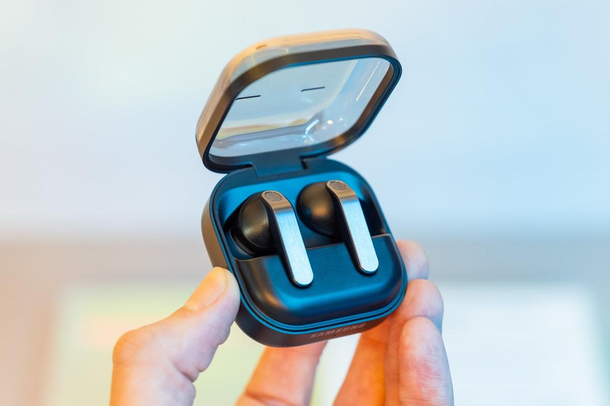 サムスン新型イヤホン「Galaxy Buds4/Pro」正式発表。3月12日発売 