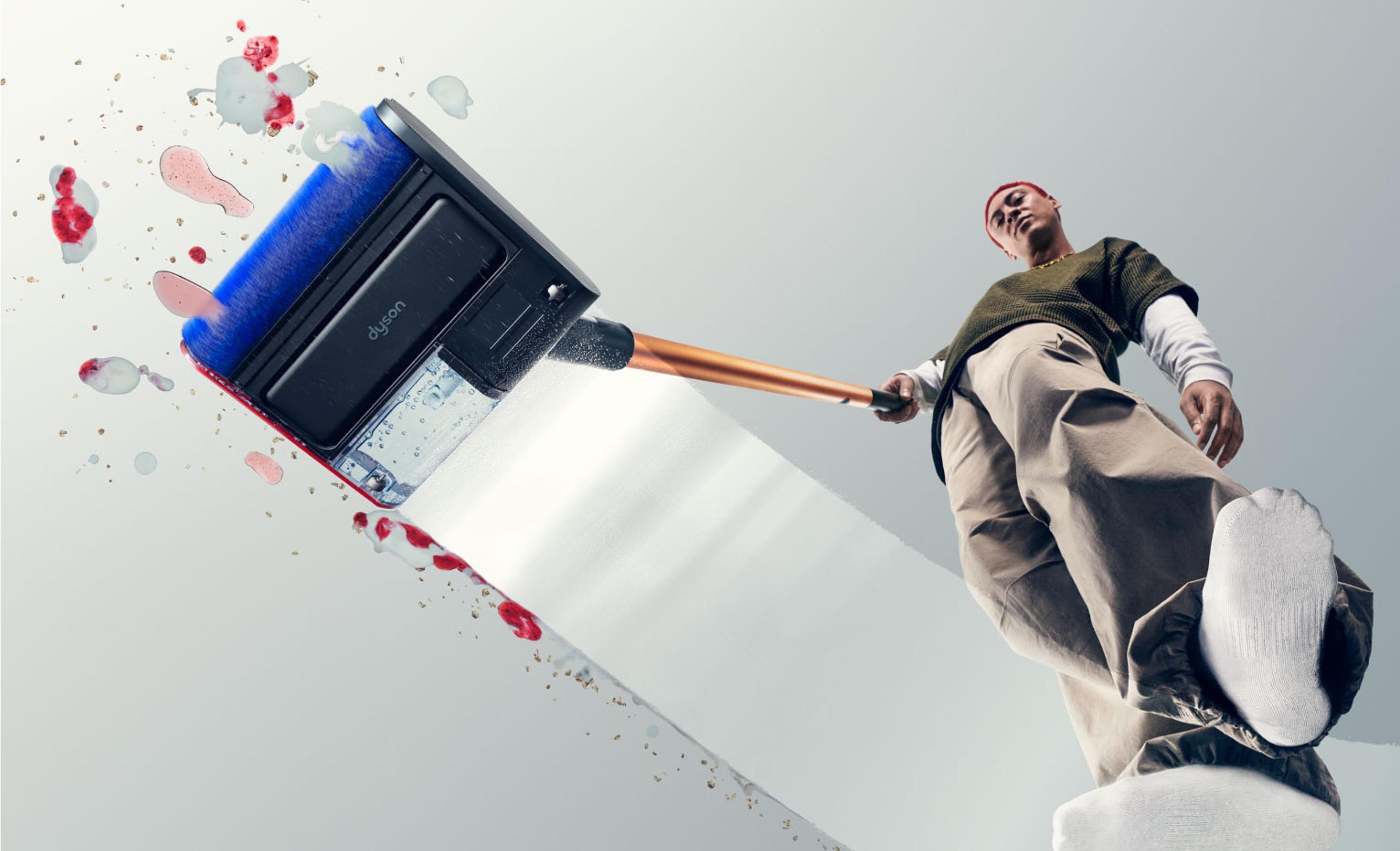 ダイソンの新型は「吸わない」掃除機。拭き掃除の操作感は上々