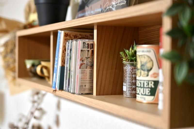 部屋が狭いなら壁を使え。無印良品の収納棚でレベルが上がった