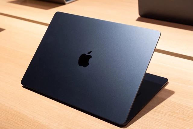 見た目はそのまま、中身は爆イケ。それがM5 MacBook Air | ギズモード
