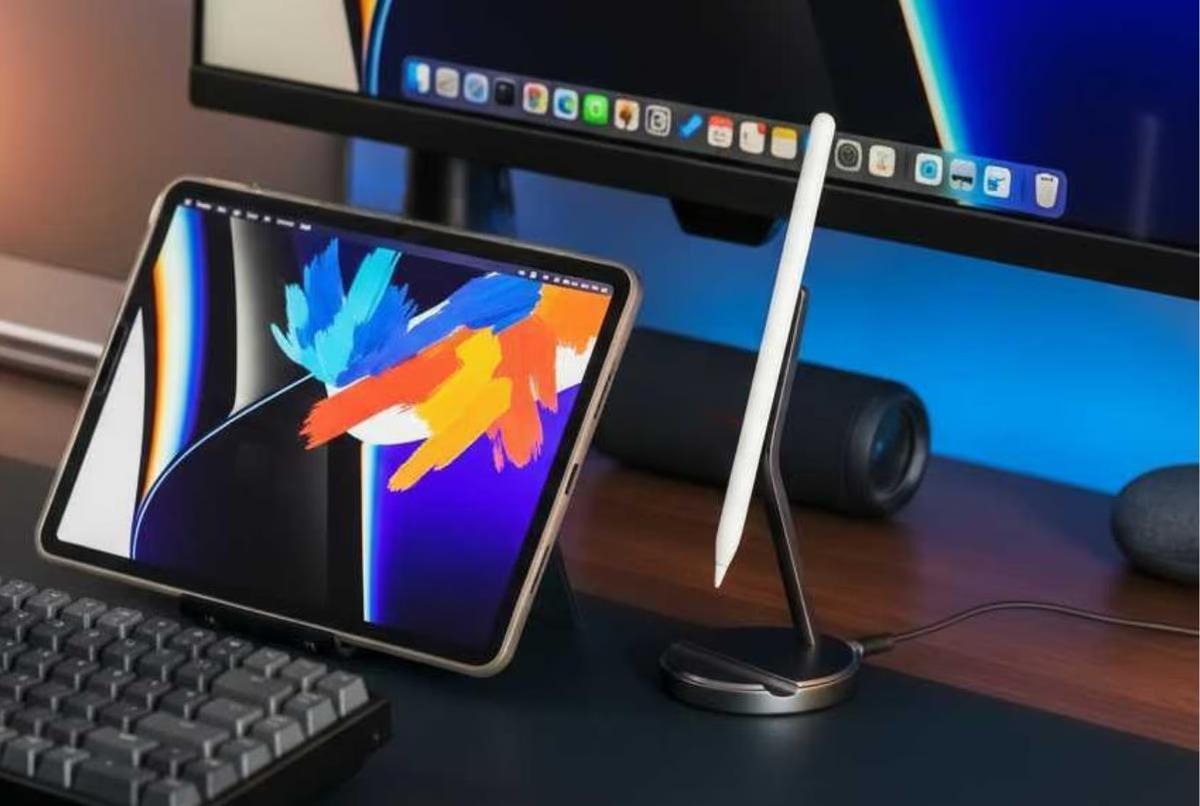 iPad作業の「充電どうしよう」を解決。デスクに置ける小さなスタンドがいい感じ