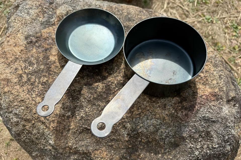 直火でもIHでも使える。たった2ピースで6役こなす、日本製の軽量鉄フライパンを試してみた