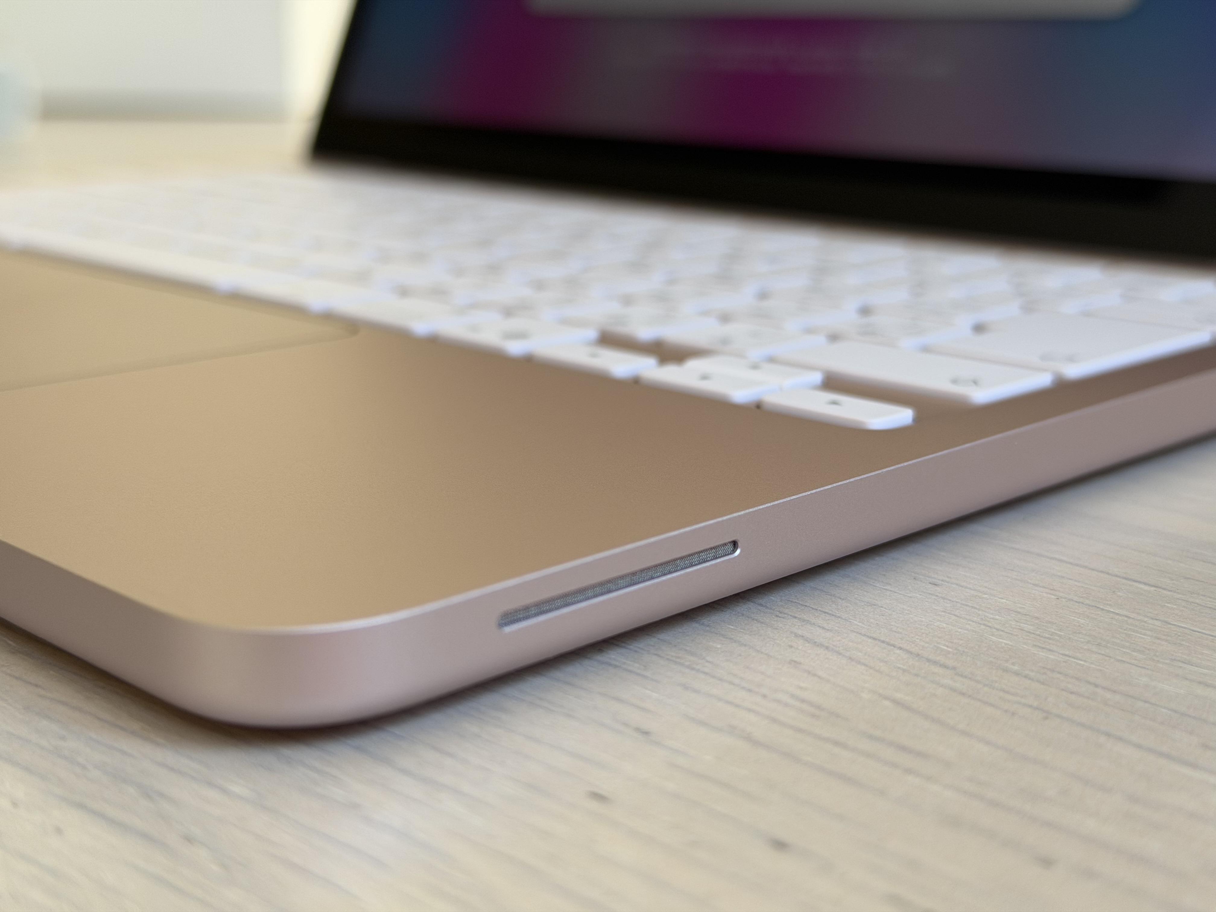 ピンクキーボードに心掴まれる。MacBook Neoは「コスパ」と「体験」の