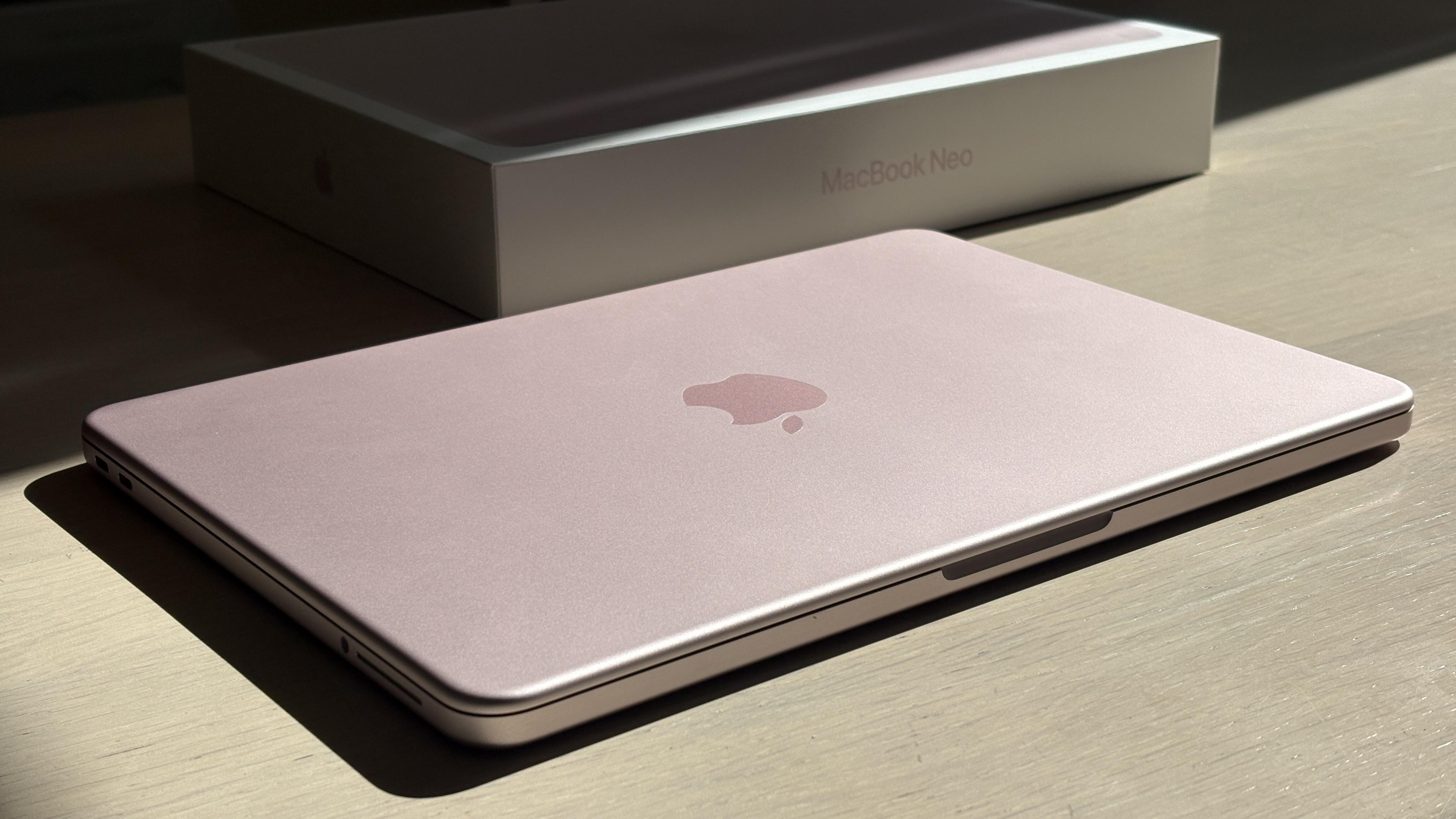 ピンクキーボードに心掴まれる。MacBook Neoはコスパと体験の二刀流だ