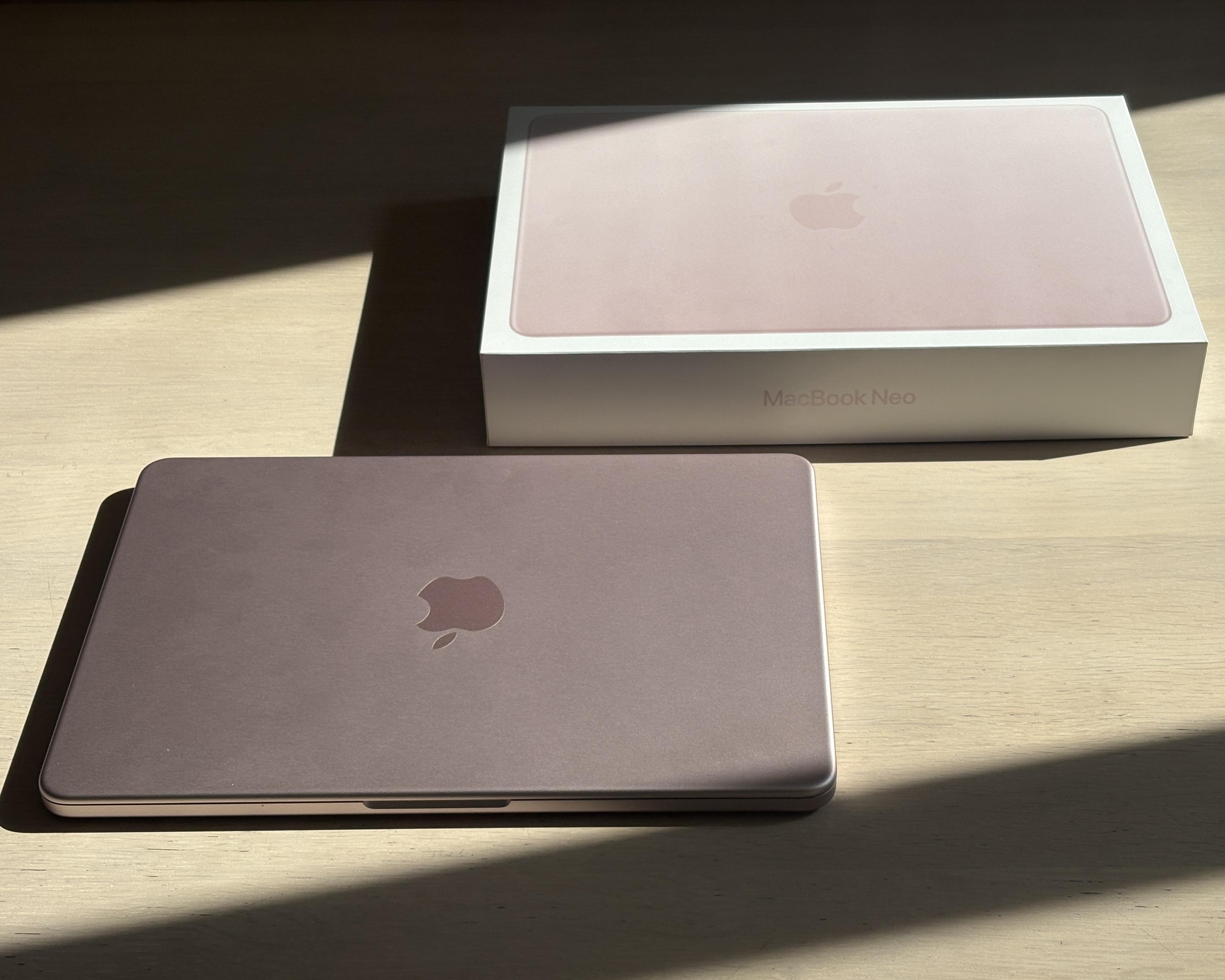 ピンクキーボードに心掴まれる。MacBook Neoは「コスパ」と「体験」の