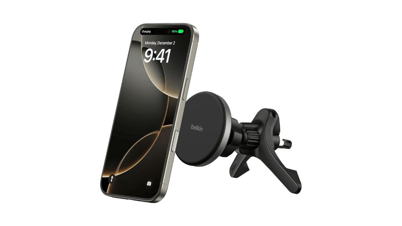 Belkinの車載充電器が4,000円切り。エアコン吹出口に挿すだけ、シェアカーでも使えるね