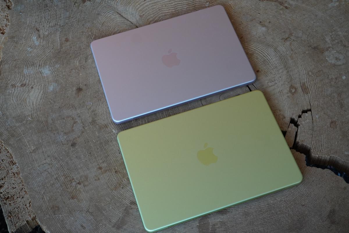 MacBook Neoを開封。シトラス、よく見ると「黄緑」でした | ギズモード