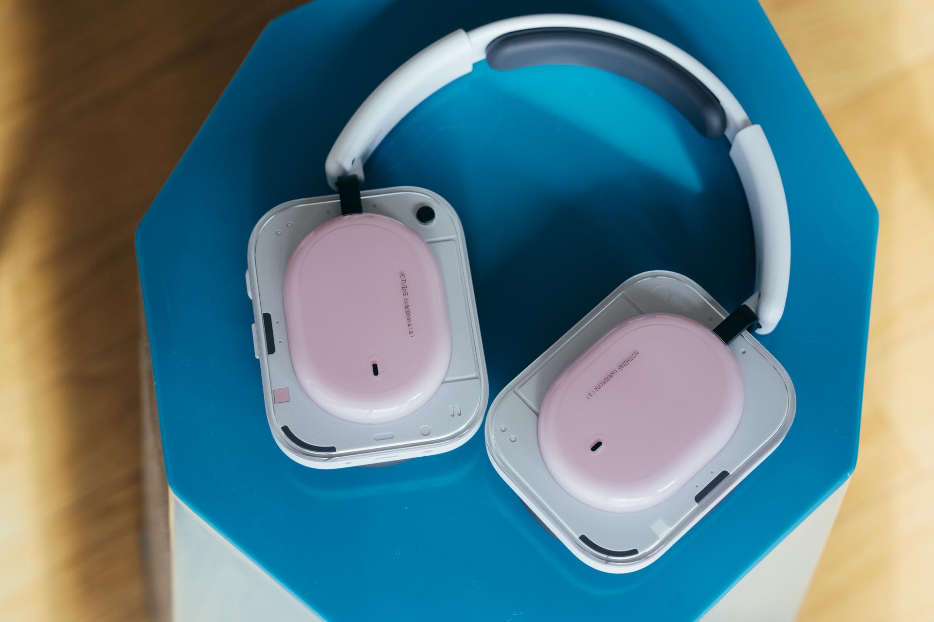 華やかカラーの｢Nothing Headphone (a)｣。フラッグシップとは別の良さ