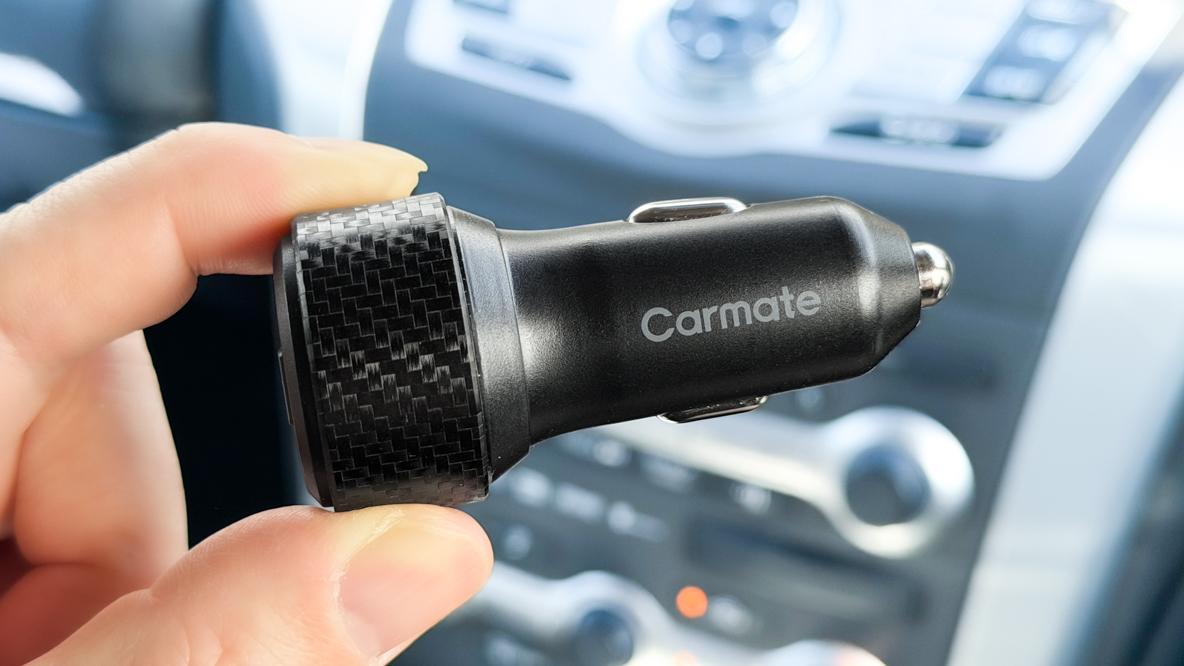 愛車どこ停めたっけ？を解決。iPhoneで位置確認できるチャージャー