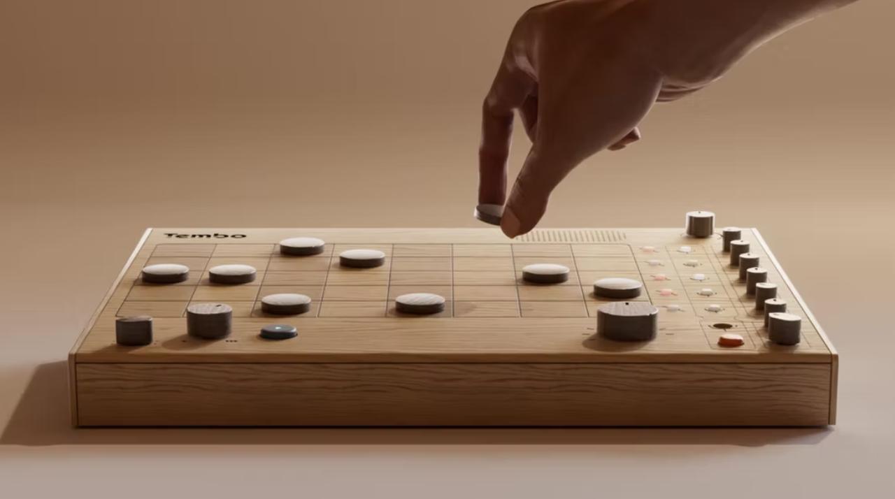 駒を置くとカッコ良いビートが刻める。五目並べみたいなドラムマシン