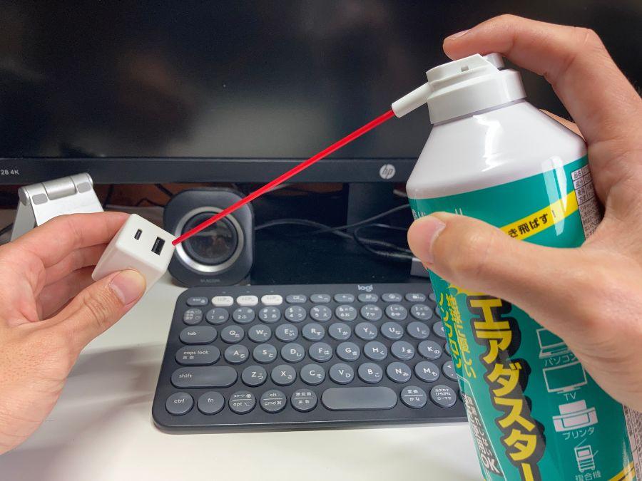 充電ポートには「フタ」をせよ。充電器を長生きさせる扱い方