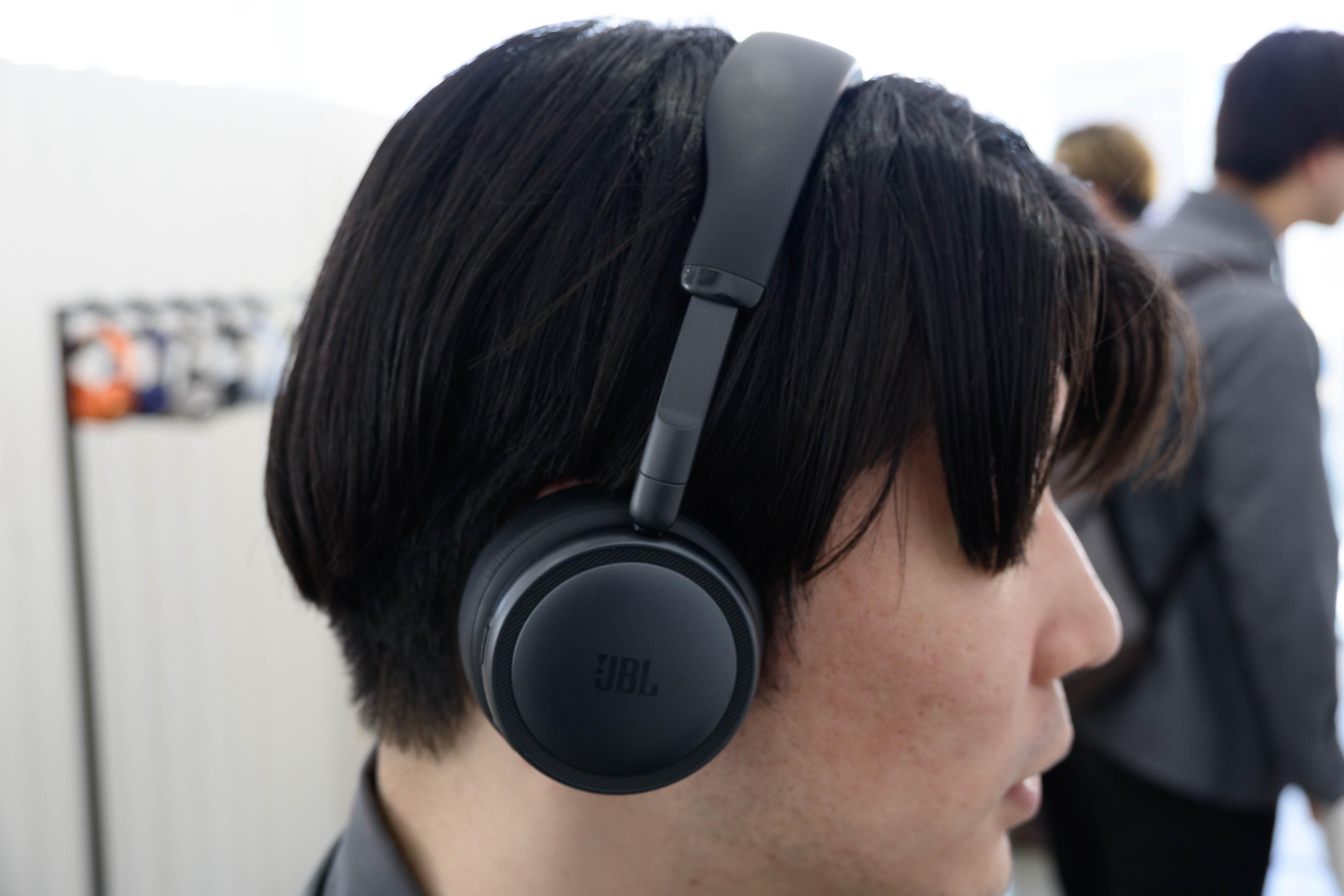 装着感、音、見た目すべてよし。JBLの新ワイヤレスヘッドホン「JBL
