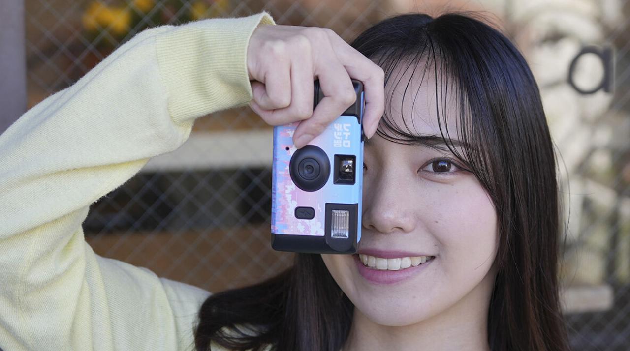 「写ルンです」だと思うでしょ？実は デジカメなんです