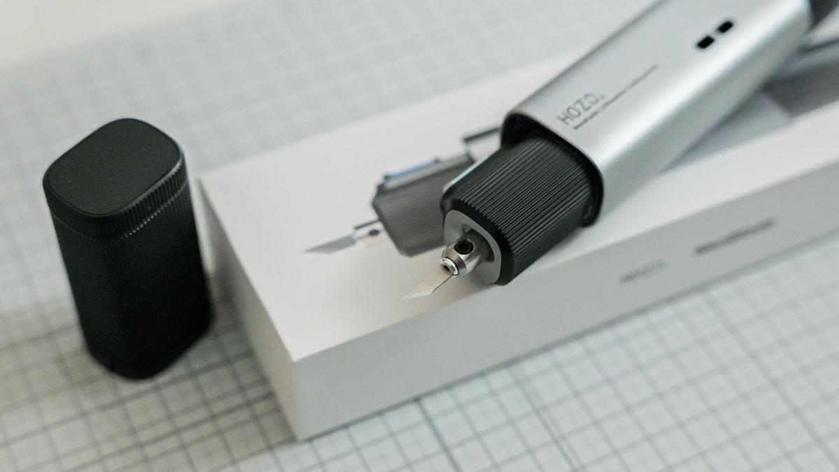 アクリル板もスッと切れるコードレス超音波カッター。3DプリントやDIY 