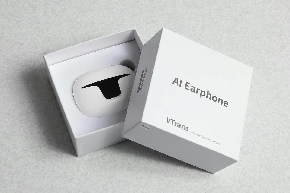 言葉の壁を軽々と超える時代が来ている。AI翻訳機能付きのワイヤレス