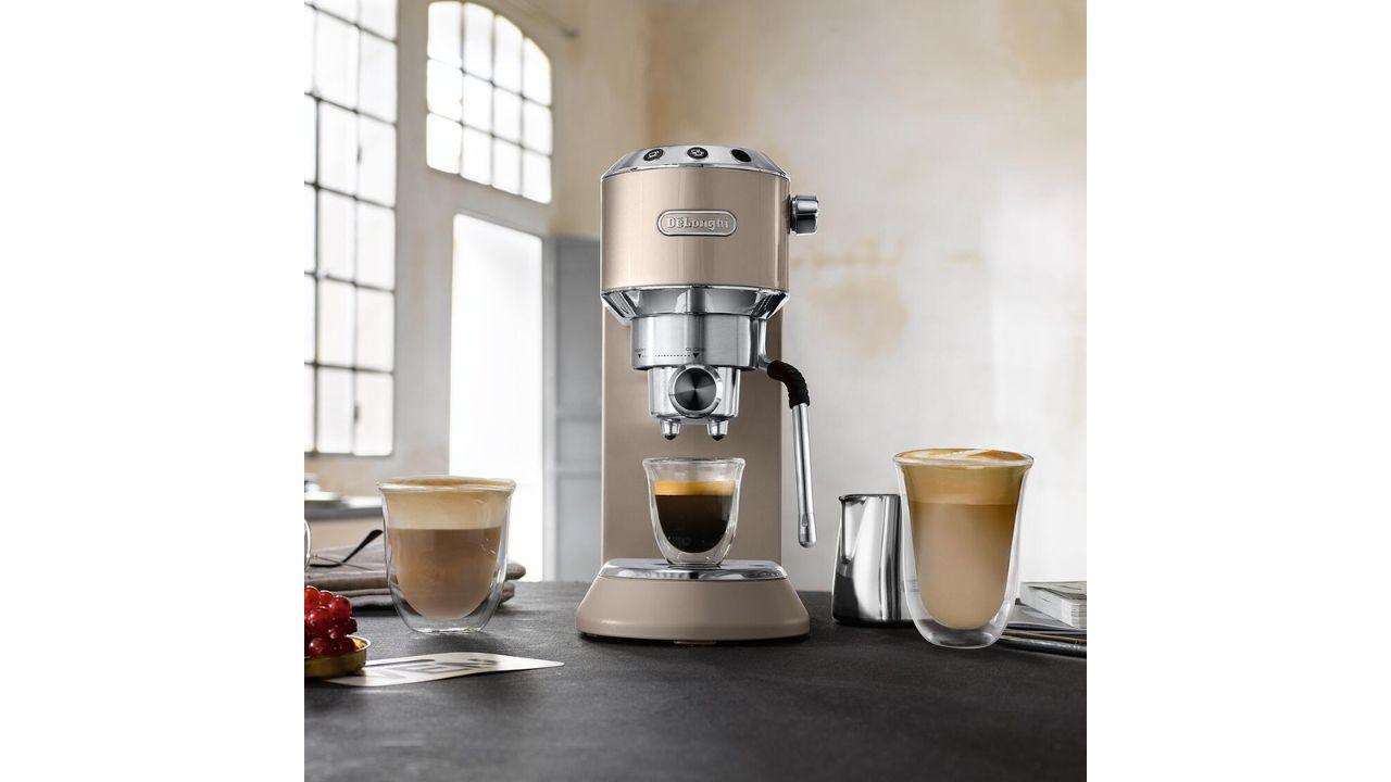 「幅15cmのデロンギ」が実質5万円切り。自宅でラテアートのコソ練し放題ですぞ