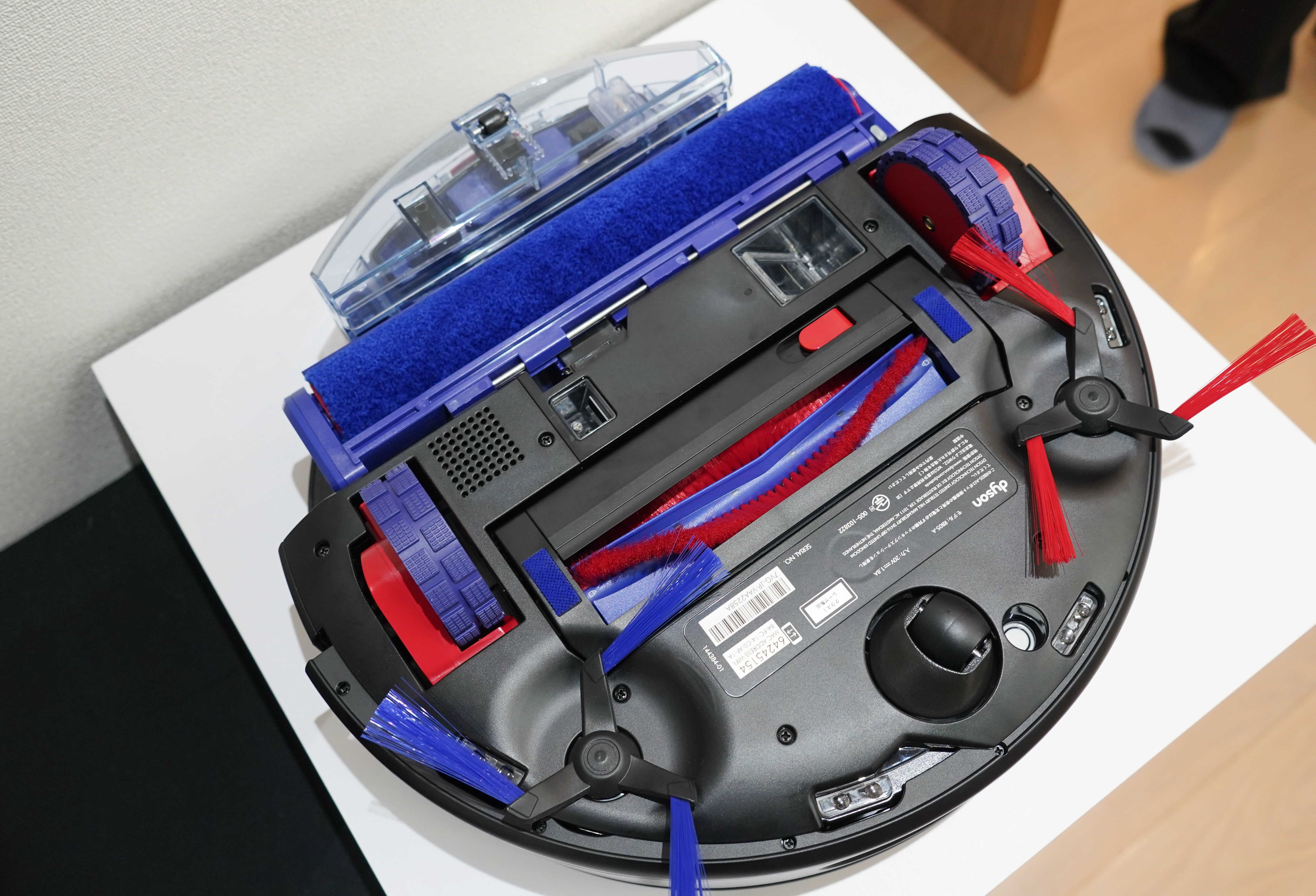 ダイソンの水拭き対応ロボット掃除機は「キレイ」がわかる