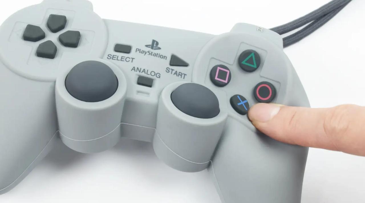 初代プレステのコントローラーと思ったらガジェットポーチでした