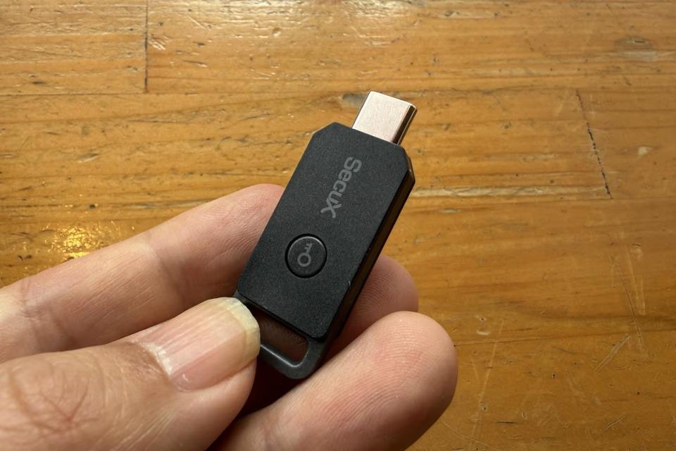 ゆき様ご確認用 挿してタッチで3秒ログイン。複製不可能なセキュリティキーを試して