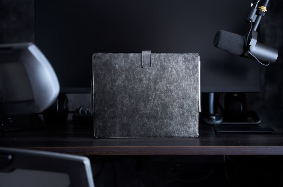 このPCケースでガジェット断捨離を。厳選9ポートとPCスタンド、マウスパッドまで網羅