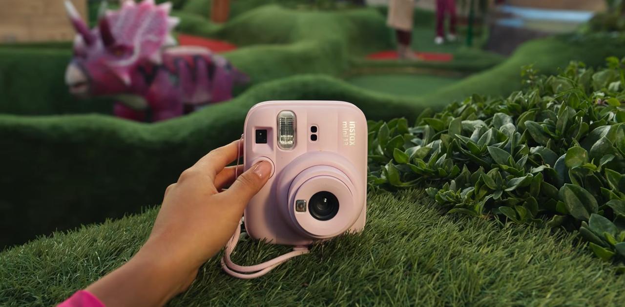 自撮りチェキが楽勝ウィィーン！ 最新機種｢instax mini 13｣出ます