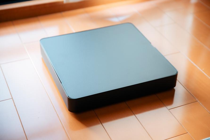 山崎実業の「家電を乗せるべくして生まれた台車」。隠し収納の使い方が納得でした