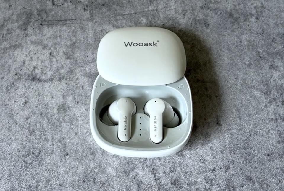 “持ち運べる通訳”として暮らしを変える。一家に一台あっていいレベルのAI翻訳イヤホン