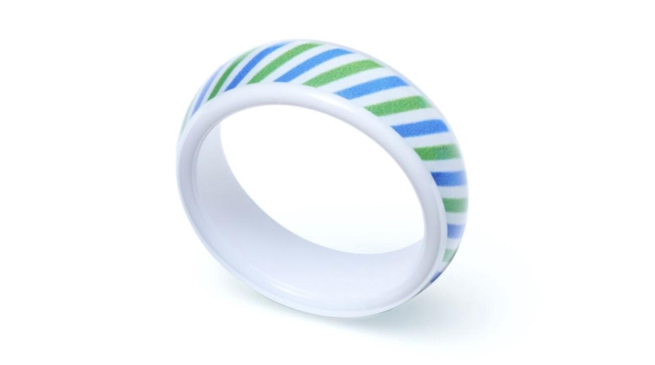 春らしさ満載。タッチで買い物ができるファミマ色のスマートリング