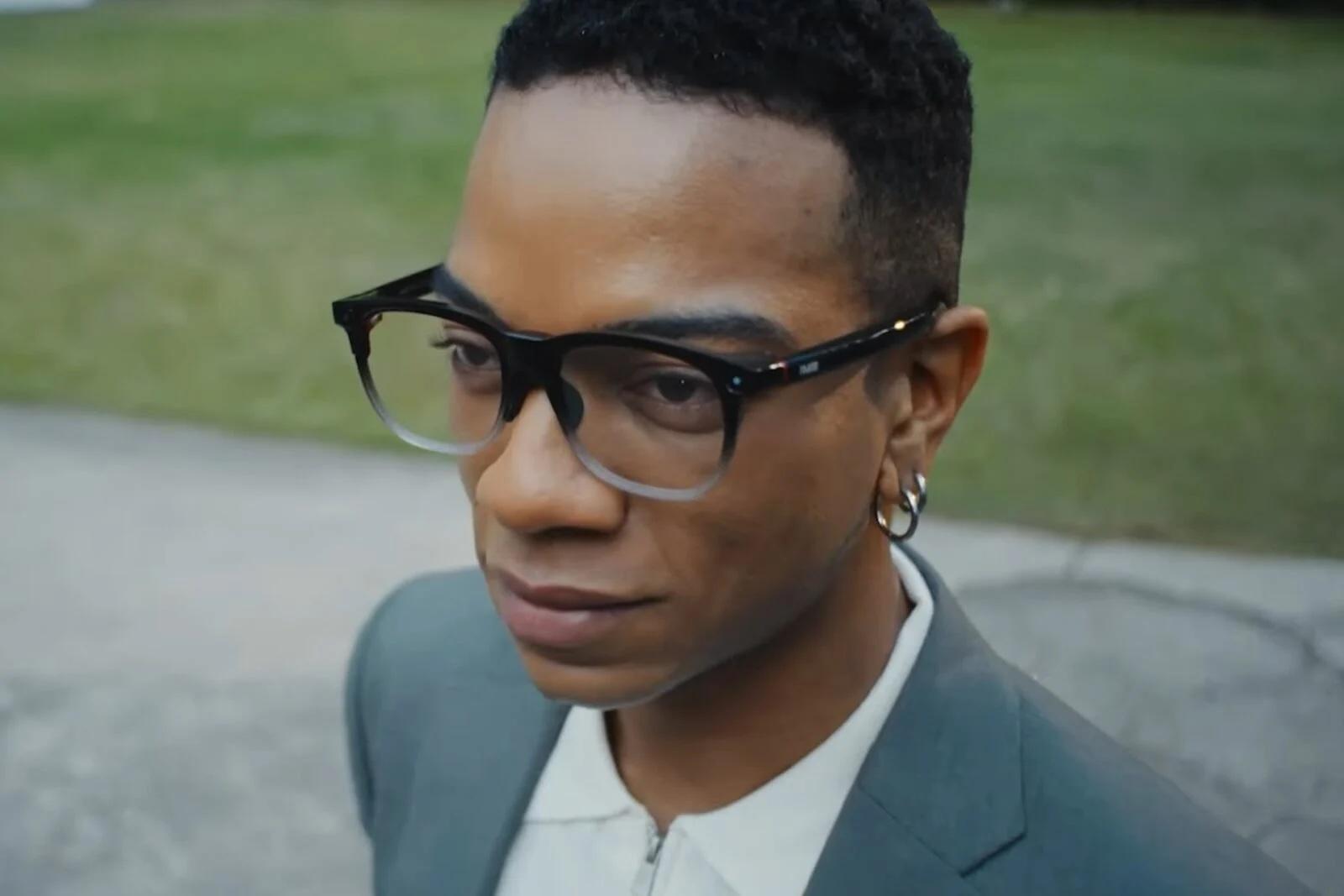 プライバシーに配慮。スマートグラスに新たな仕様「カメラカバー付き」