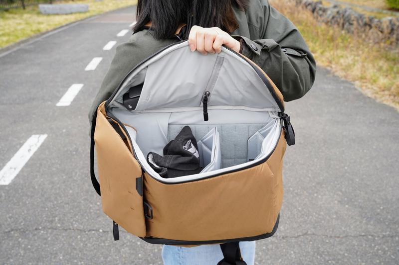 PCとカメラを持ち歩く人へ。最短距離で手が届く、理想のバックパック