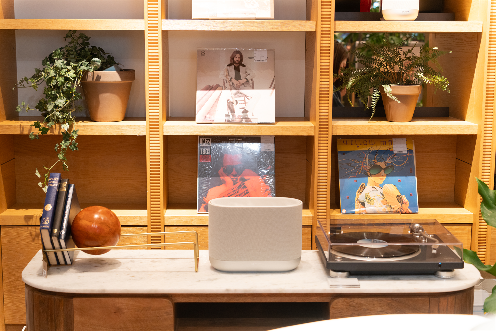 これ一台で3Dサウンド。デノンの新作スピーカーで良音に包まれる