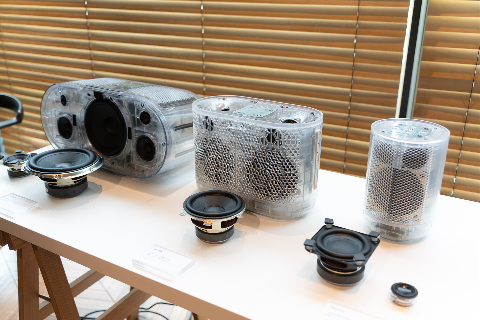 これ一台で3Dサウンド。デノンの新作スピーカーで良音に包まれる