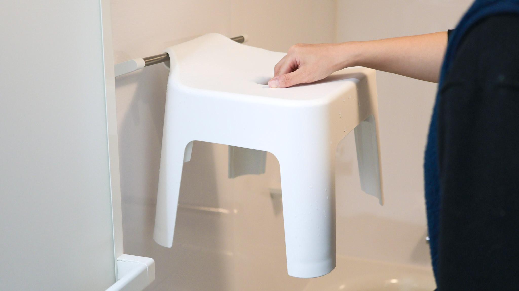 風呂椅子のカビ汚れ。山崎実業の「引っ掛け風呂イス」は通気性抜群