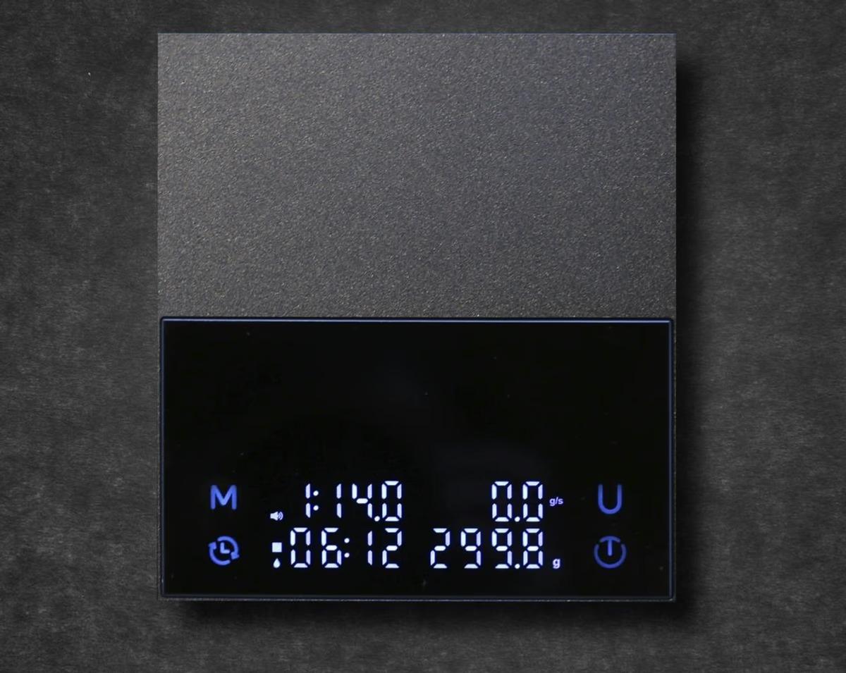 毎朝のコーヒー、味がブレてない？ お湯の「流速」まで量れるハイテクなスケールが推せる