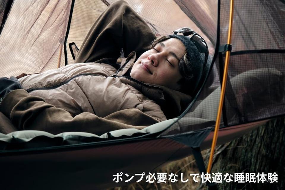 テント、コット、蚊帳が合体。これ1台で「寝室」が完結する