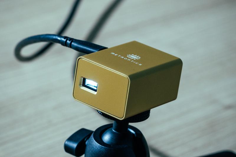 ポケットに入る超小型プロジェクター「Pico Projector」、本日より